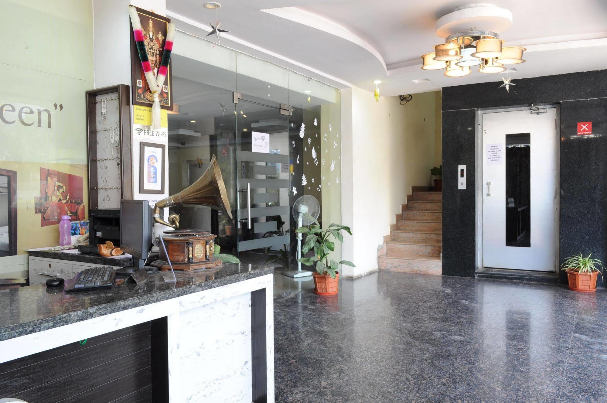 Oyo 17375 My Place Kondapur Hicc Хидерабад Екстериор снимка